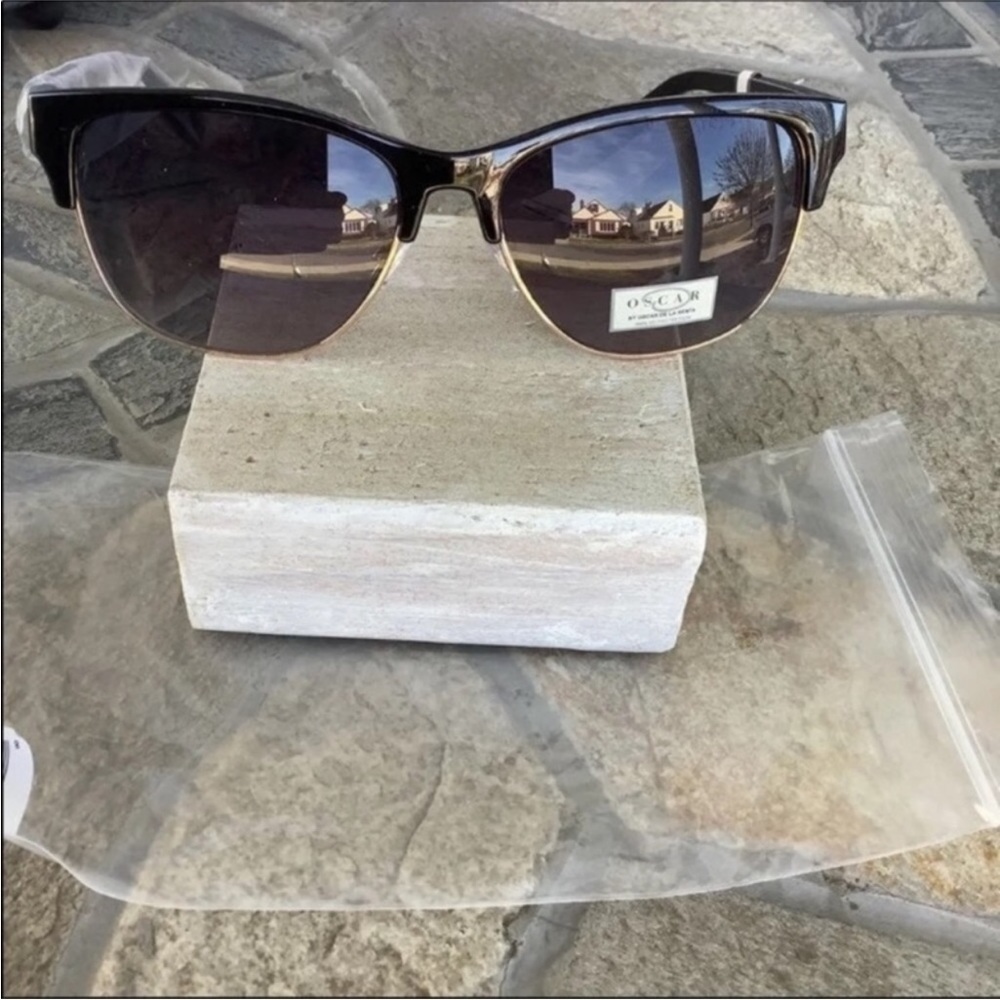 Oscar by Oscar De La Renta Sunglasses - Picture 1 of 2